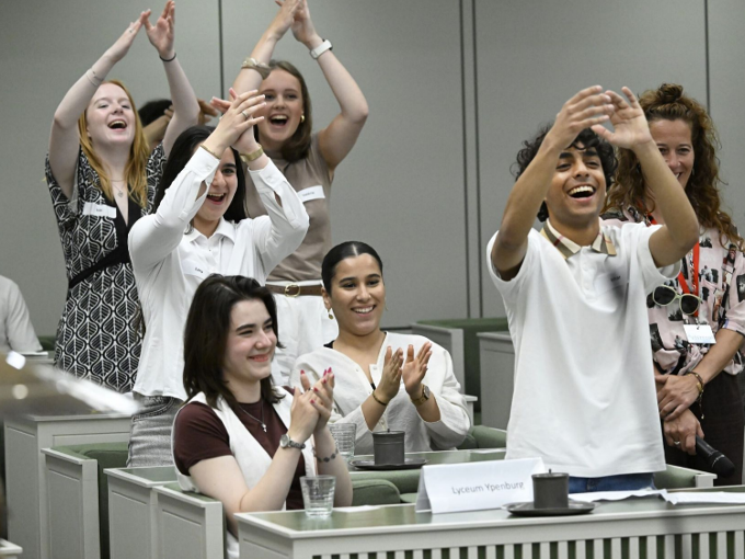 Mooi leerlingtoernooi in Eerste Kamer 